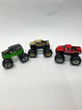 Hot Wheels Monster Jam Die Cast Trucks Lot of 3 Grave Digger Pouncer Krusher Toy